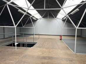 45 Brook Rd, Rayleigh to rent Interior Photo- Image 1 of 9