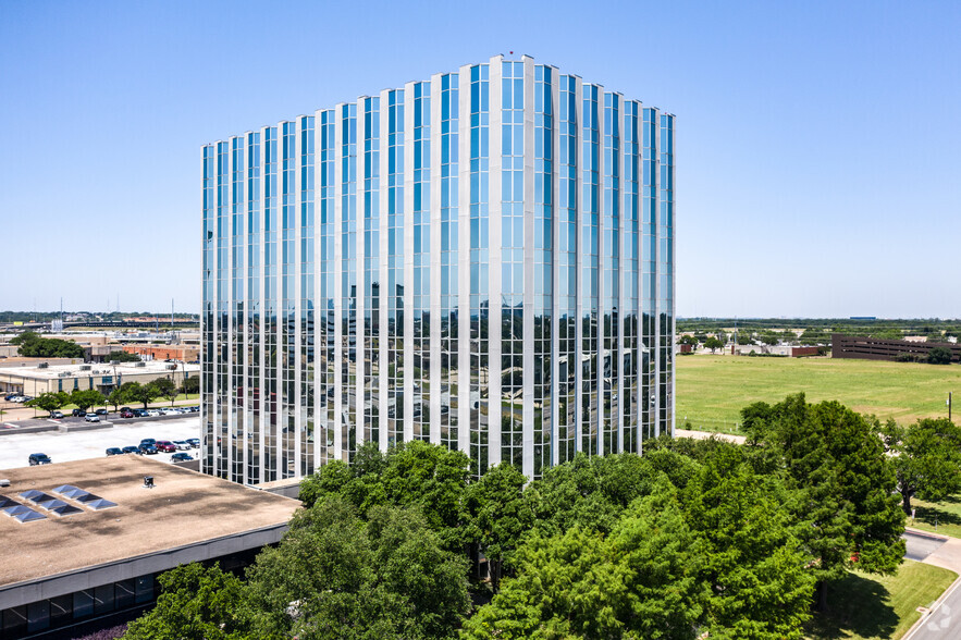 8585 N Stemmons Fwy, Dallas, TX for sale - Building Photo - Image 3 of 3