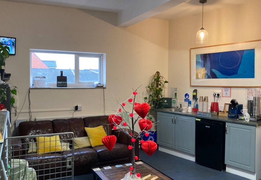 13 Derby Rd, Hinckley to rent - Interior Photo - Image 2 of 4