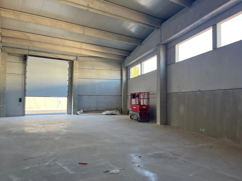 Light Industrial in Puget-sur-Argens for sale - Building Photo - Image 3 of 5
