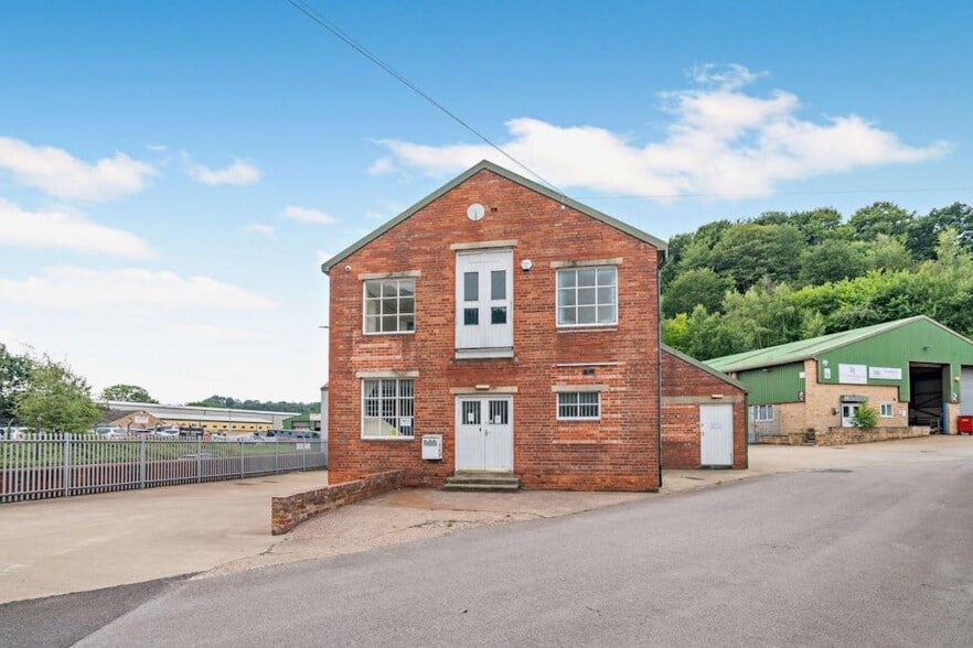 Elland Rd, Brighouse to rent - Building Photo - Image 2 of 4