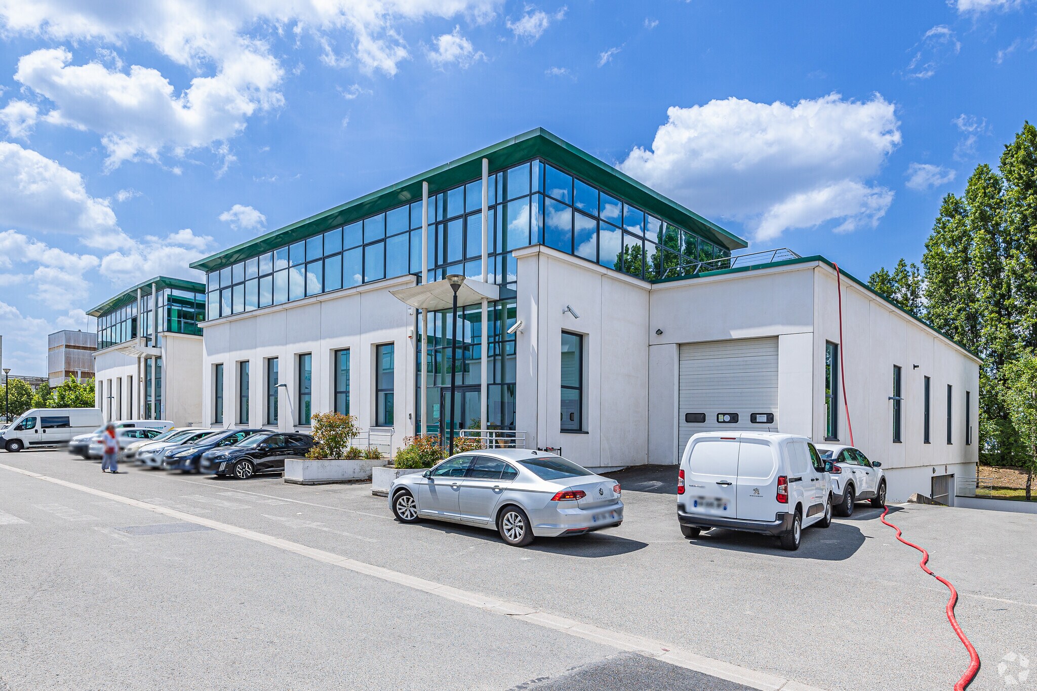 100 Avenue De Verdun, Villeneuve-la-Garenne to rent Primary Photo- Image 1 of 3