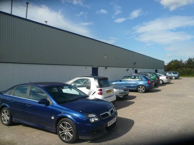 Clarke Av, Calne to rent - Building Photo - Image 2 of 5