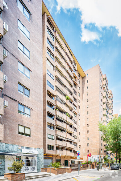 Residential in Madrid, MAD for sale - Primary Photo - Image 1 of 1