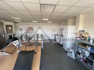 Industrial in Massy to rent - Interior Photo - Image 2 of 4
