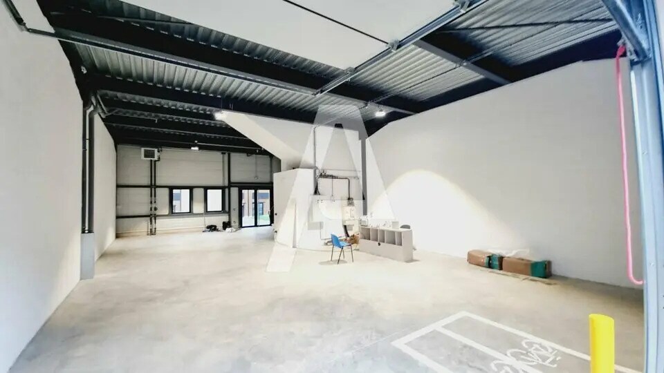 Light Industrial in Fresnes to rent Interior Photo- Image 1 of 5