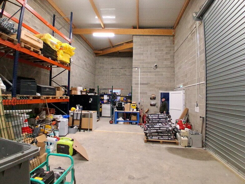 6 Rue Boulle, L'Isle-Jourdain to rent - Interior Photo - Image 3 of 6