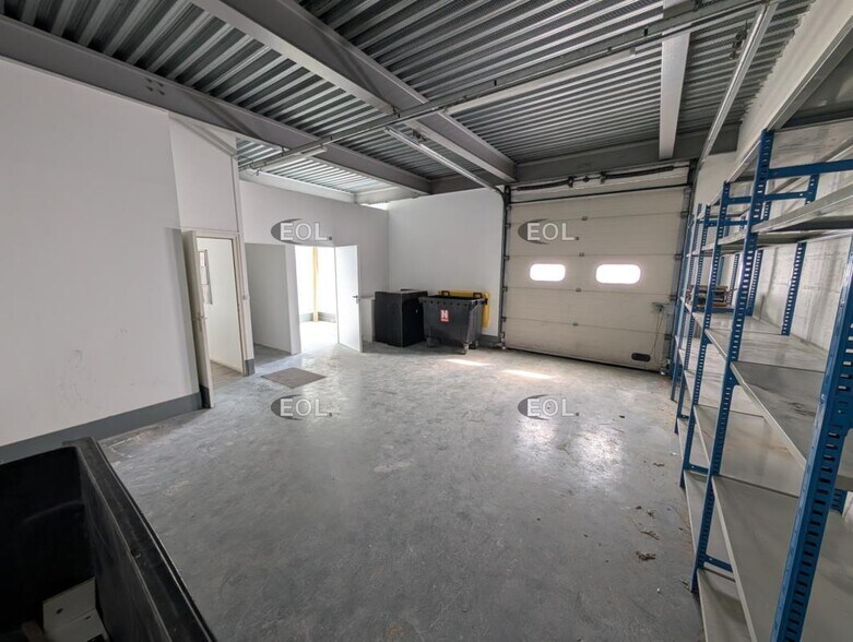 Industrial in Choisy-le-Roi to rent - Interior Photo - Image 2 of 7
