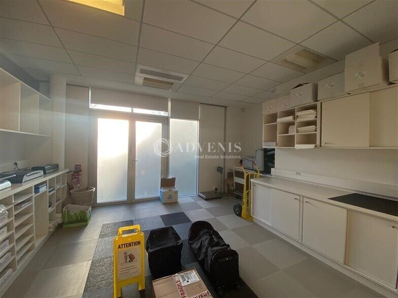 2 Rue René Caudron, Voisins-le-Bretonneux to rent - Interior Photo - Image 3 of 7