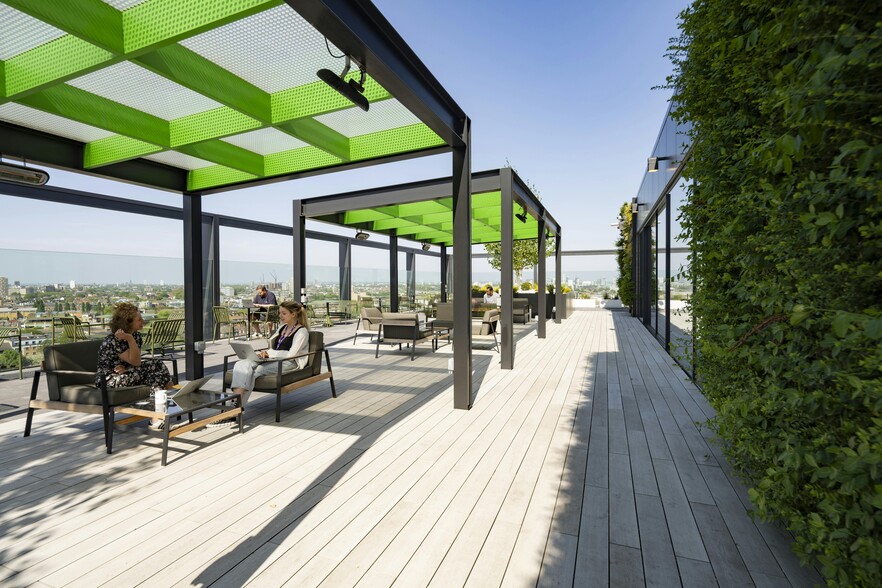 60 Whitechapel High St, London to rent - Building Photo - Image 3 of 49