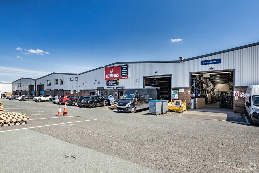 Caledonia Way, Manchester to rent - Building Photo - Image 3 of 11