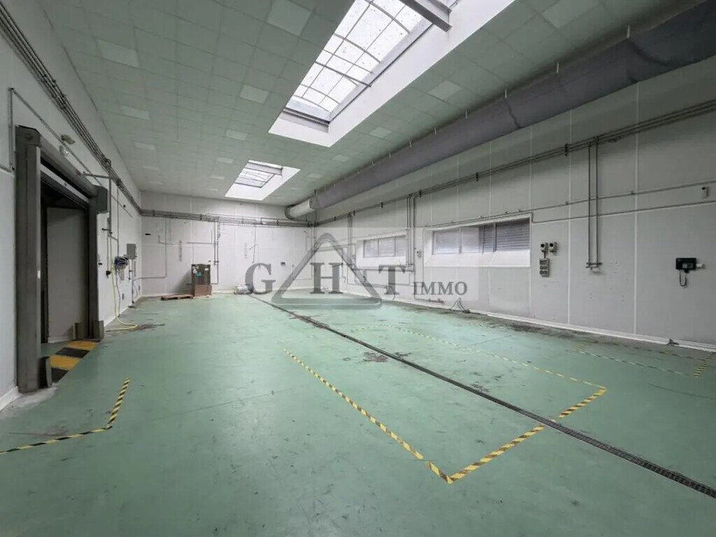 Location Entrepôt 320 m² - Photo 1