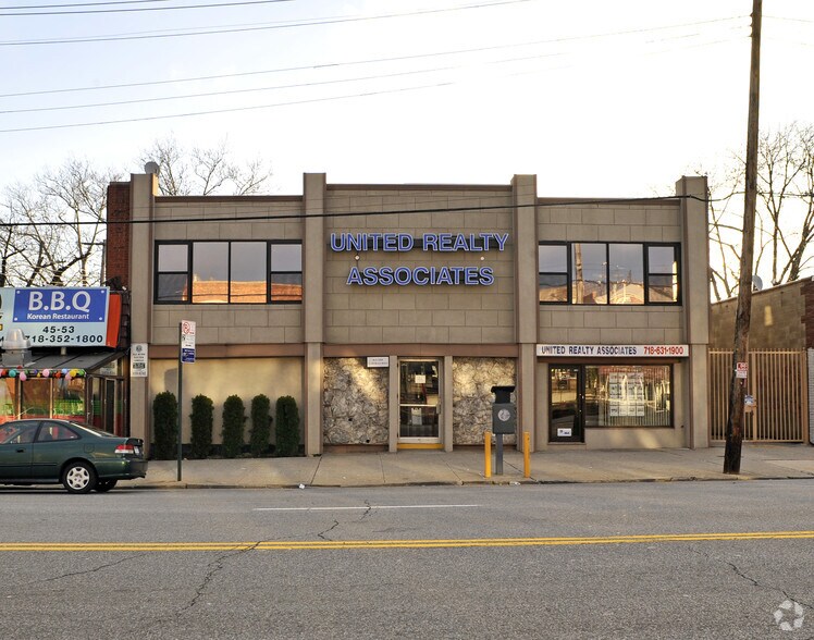 4557 Bell Blvd, Bayside, NY for rent - Primary Photo - Image 1 of 4