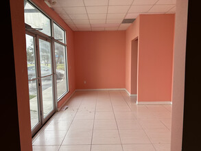 1328 S Jackson Rd, McAllen, TX for rent Interior Photo- Image 1 of 6