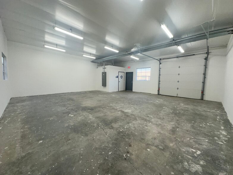 7955 Haskell Ave, Van Nuys, CA to rent - Building Photo - Image 3 of 8