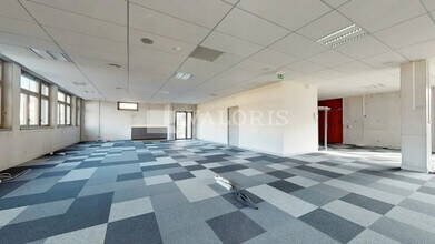 Office in Lyon to rent Building Photo- Image 2 of 7
