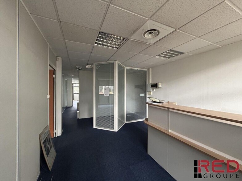 Office in Aix-en-Provence for sale - Interior Photo - Image 2 of 6