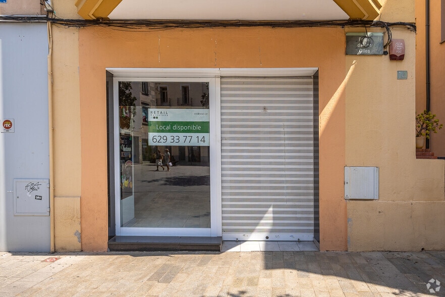 Plaça Olles, 14, Granollers, Barcelona to rent - Building Photo - Image 2 of 3