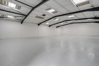 Limberline Spur, Portsmouth to rent Interior Photo- Image 1 of 4