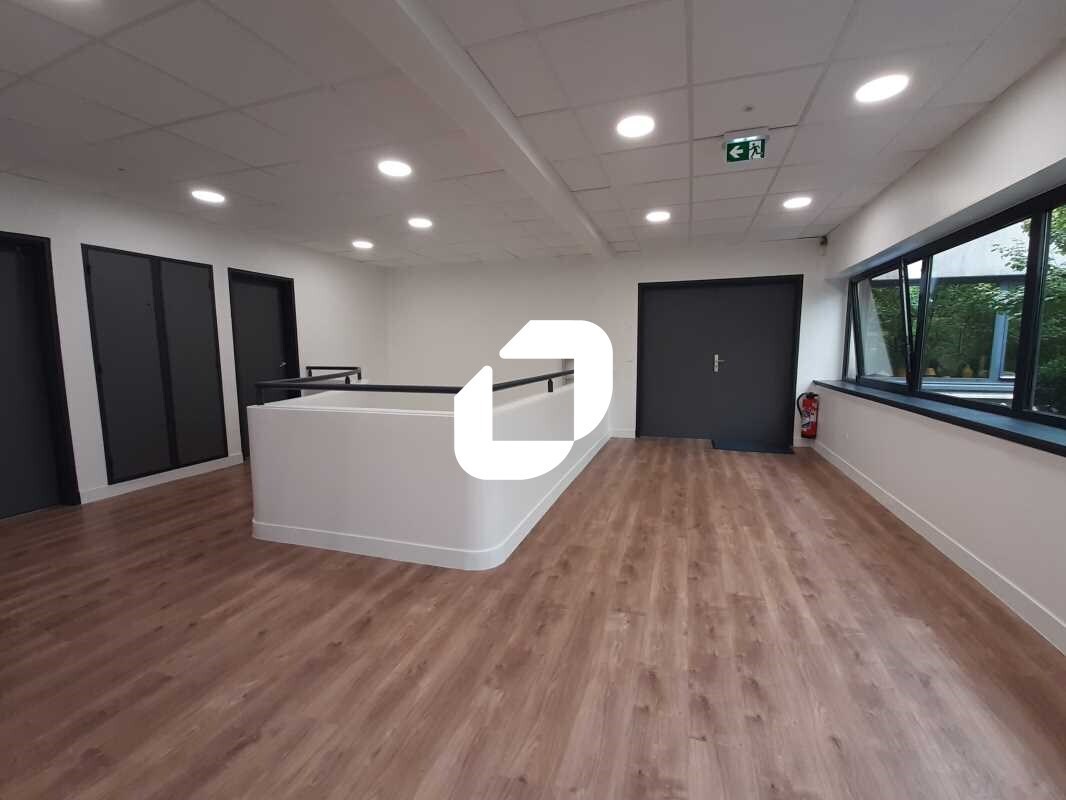 Office in Plaisir for sale Interior Photo- Image 1 of 18