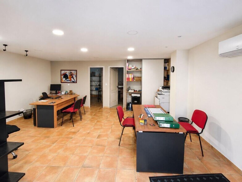 Light Industrial in Toulouse for sale - Interior Photo - Image 3 of 7