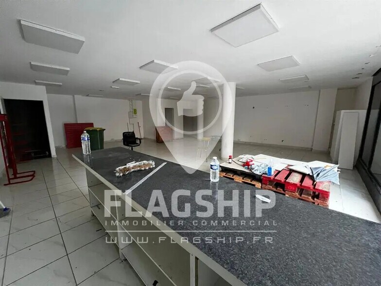 Retail in Bagnolet for sale - Interior Photo - Image 1 of 7