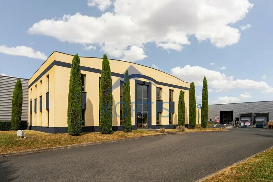 Light Industrial in Arnas to rent - Building Photo - Image 3 of 4