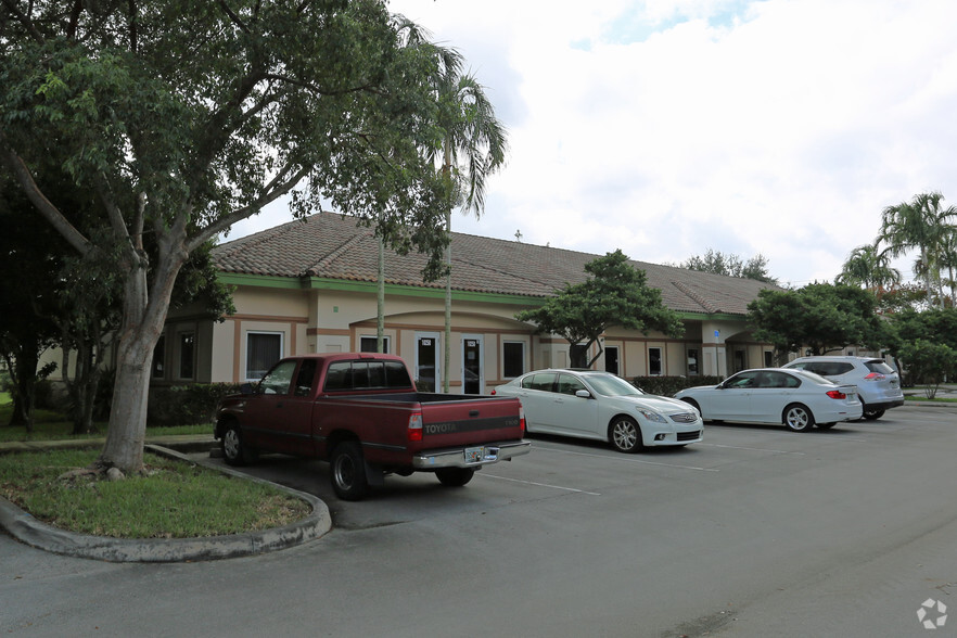 10250-10298 NW 46th St, Sunrise, FL for rent - Building Photo - Image 3 of 5