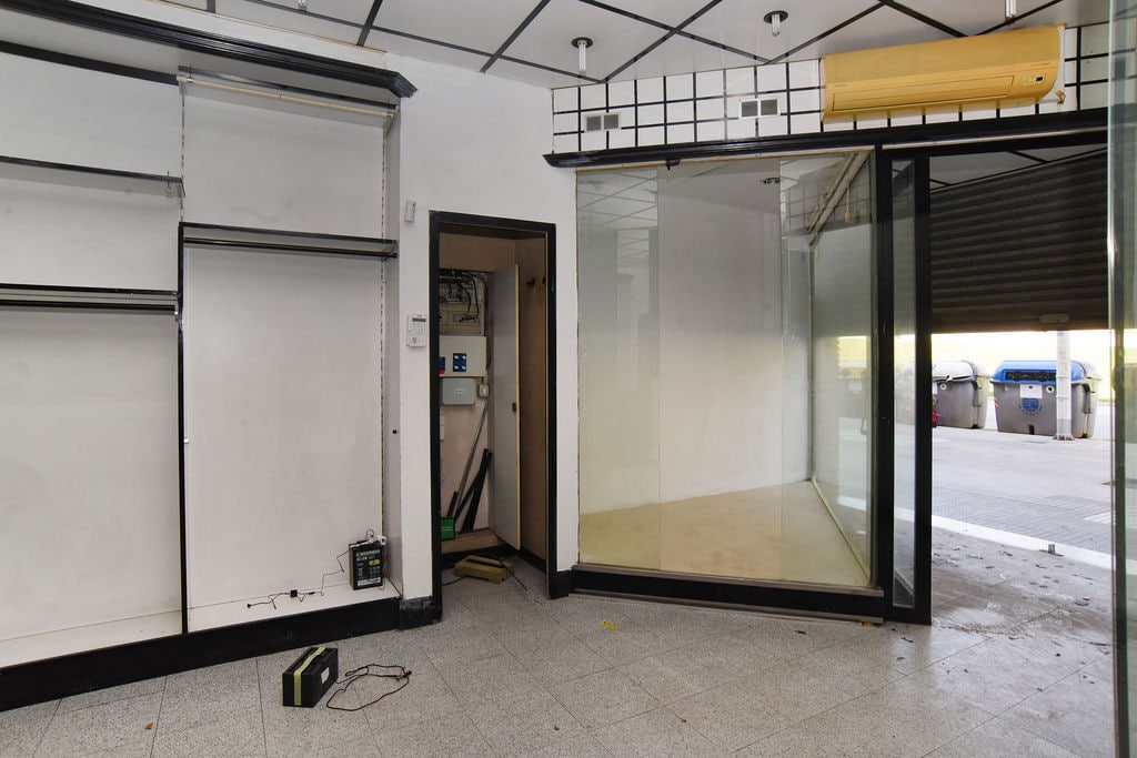 Santa Coloma de Gramenet, BAR 08921 - Unit 01 -  - Interior Photo - Image 2 of 18