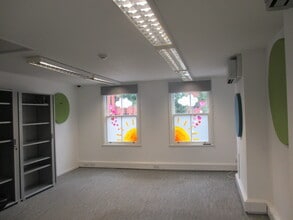 305 Regents Park Rd, London to rent Interior Photo- Image 2 of 3
