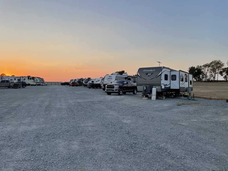 Blue Oval Tennessee RV Park and Storage portfolio of 2 properties for sale on LoopNet.co.uk - Building Photo - Image 1 of 21