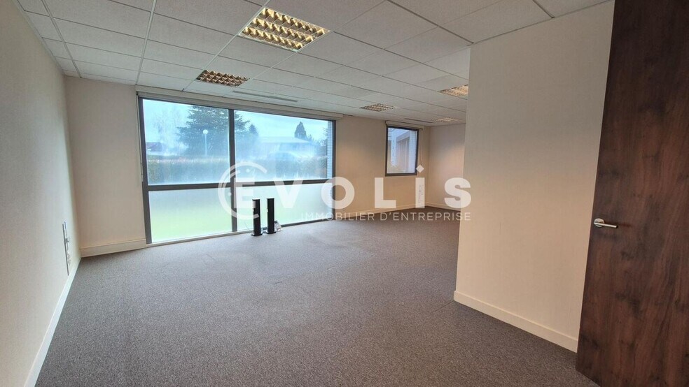 Office in Magny Le Hongre for sale - Interior Photo - Image 2 of 20