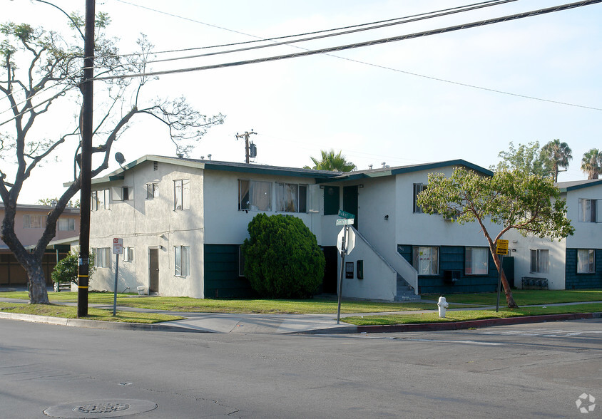 2501 S Baker St, Santa Ana, CA for sale - Primary Photo - Image 1 of 1