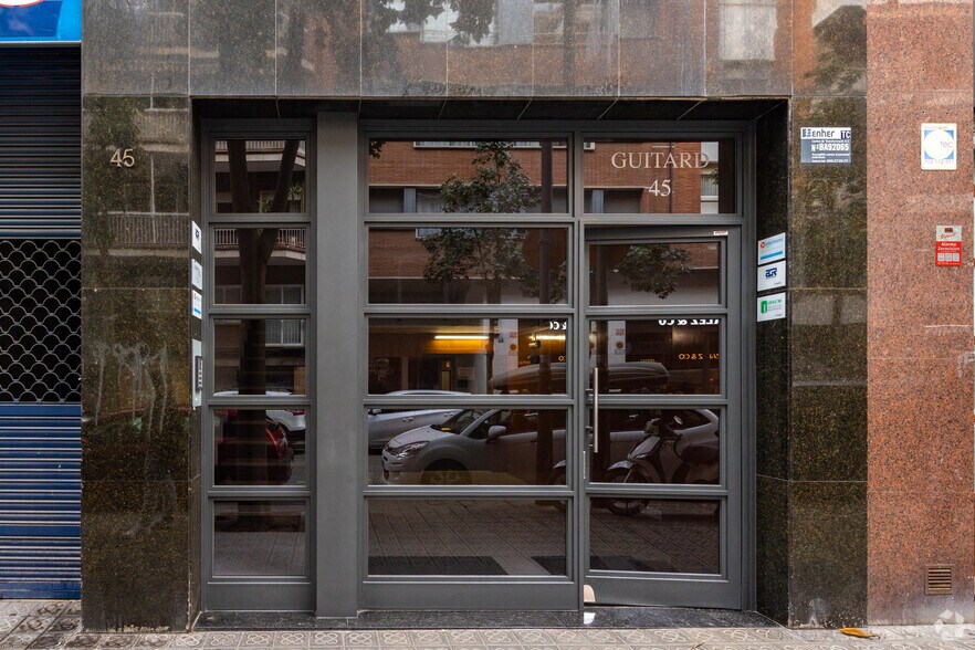 Office in Barcelona, Barcelona to rent - Building Photo - Image 2 of 5