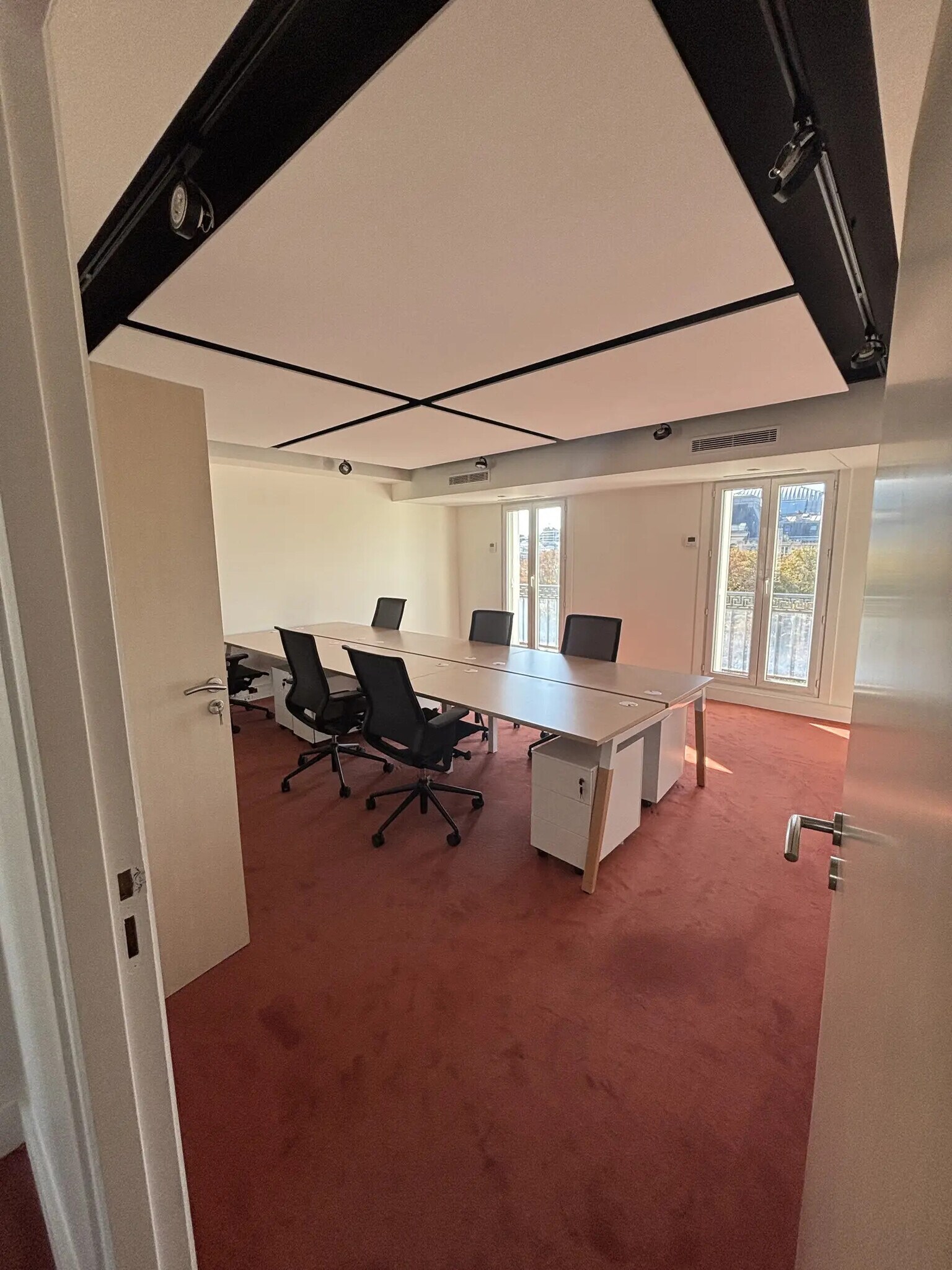 Co-working Space in Paris to rent Interior Photo- Image 1 of 23