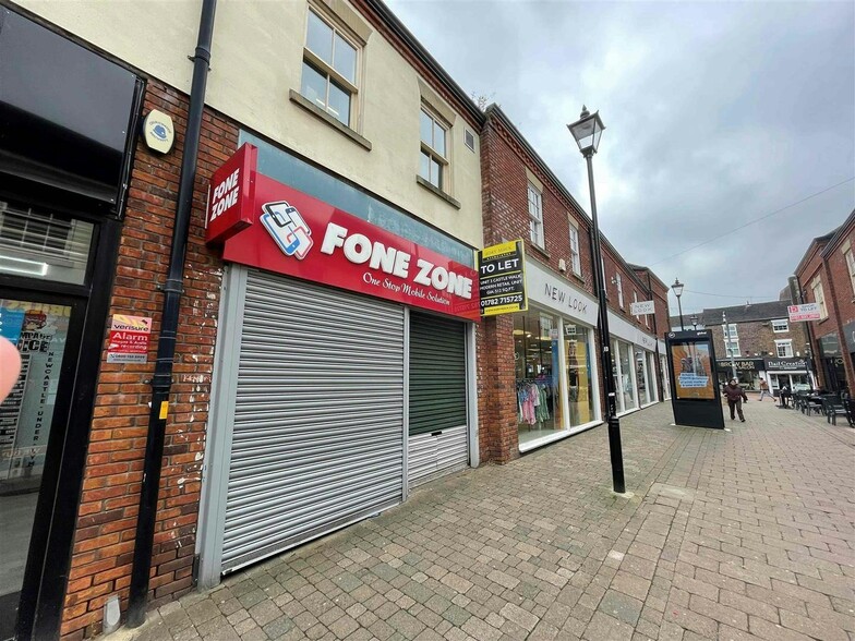 3 Castle Walk, Newcastle Under Lyme to rent - Building Photo - Image 3 of 5
