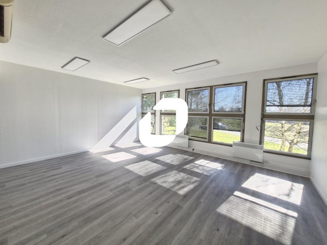 Office in Torcy to rent Interior Photo- Image 1 of 9