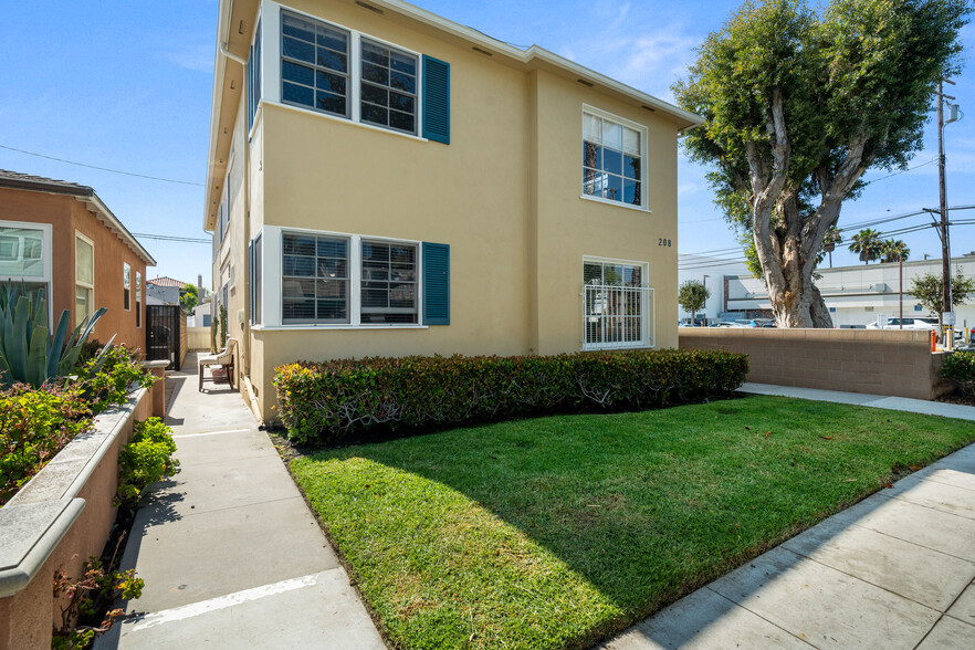 208 Park Ave, Long Beach, CA for sale - Building Photo - Image 3 of 11