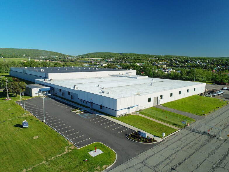 100 Keystone Industrial Park, Dunmore, PA for rent - Building Photo - Image 1 of 2