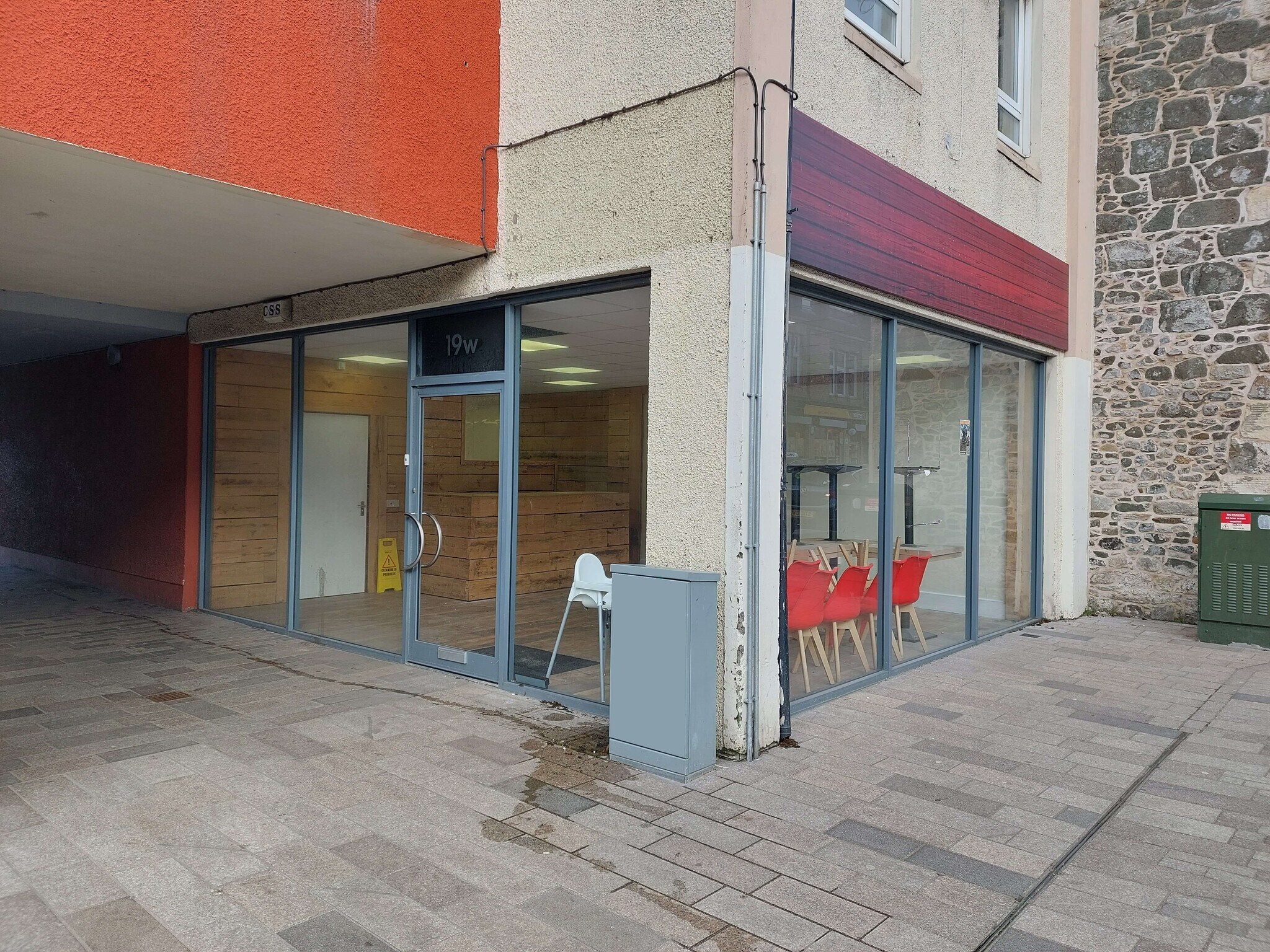 19 Bank St, Irvine to rent Building Photo- Image 1 of 10