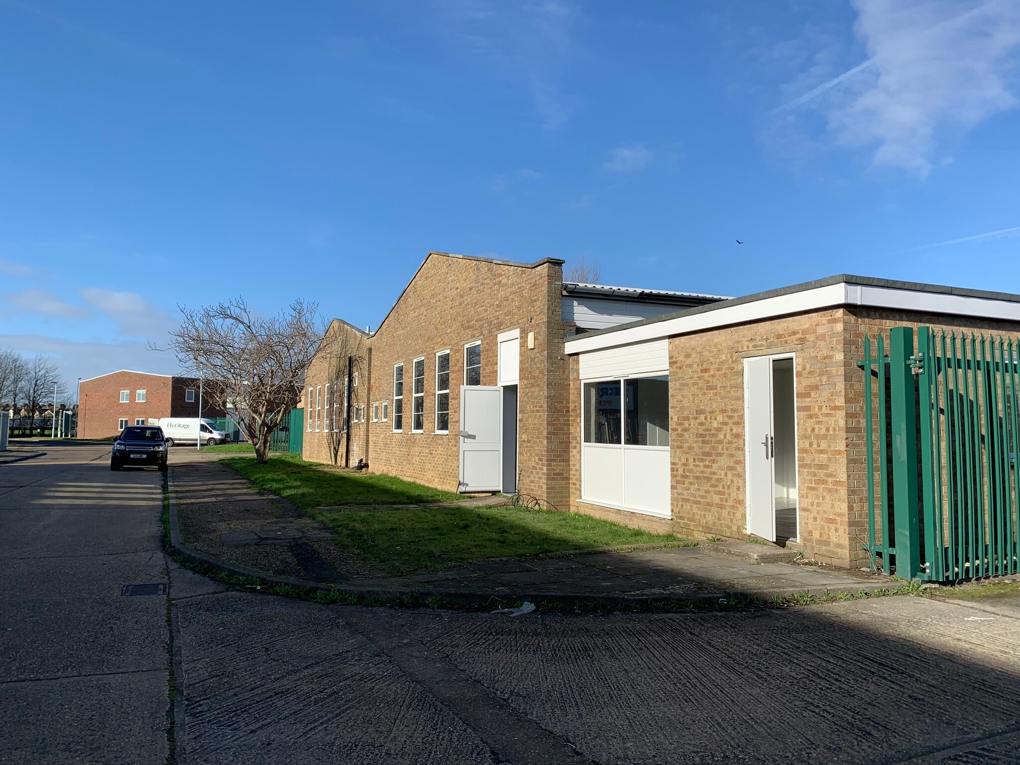 Dominion Way West, Worthing to rent Building Photo- Image 1 of 4