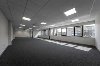 804-806 Oxford Ave, Slough to rent Interior Photo- Image 2 of 5