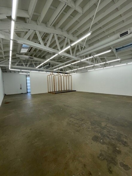 Culver City Creative/industrial/flex portfolio of 2 properties for sale on LoopNet.co.uk - Interior Photo - Image 2 of 8