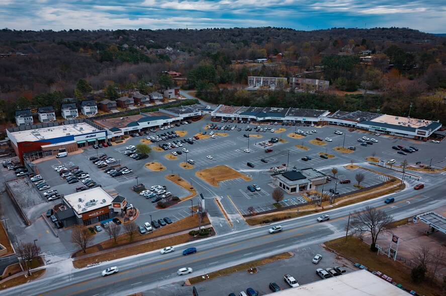 1320-1554 N College Ave, Fayetteville, AR to rent - Building Photo - Image 3 of 17