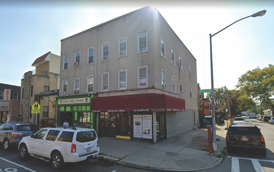 6954 Grand Ave, Maspeth, NY for rent - Building Photo - Image 1 of 2