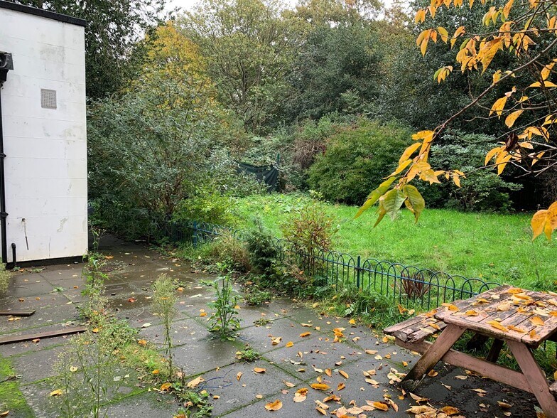 Victoria Park, London to rent - Building Photo - Image 2 of 5