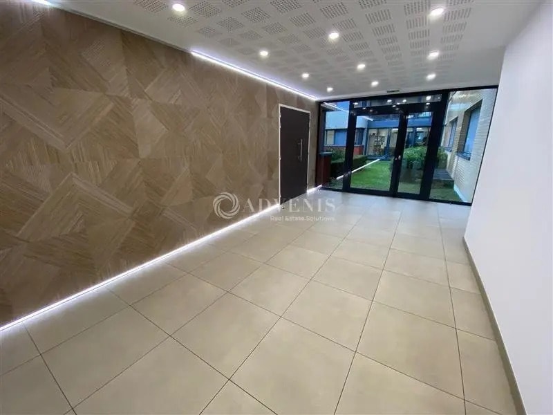 Location Bureaux 720 m² - Photo 1