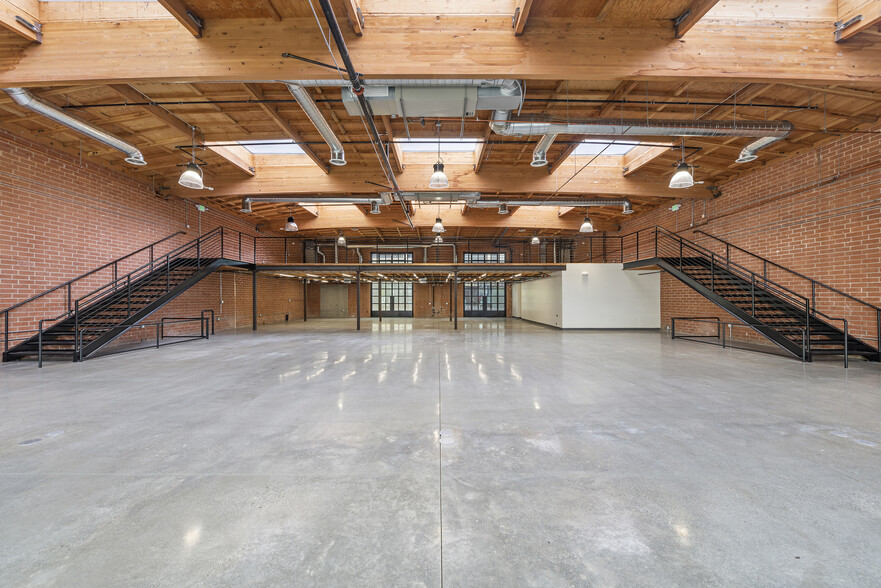 2216 Federal Ave, Los Angeles, CA for rent - Interior Photo - Image 1 of 8