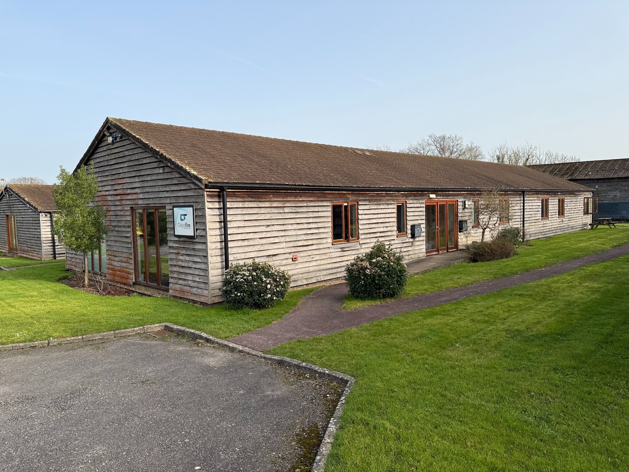 Crays Ln, Pulborough to rent Building Photo- Image 1 of 5
