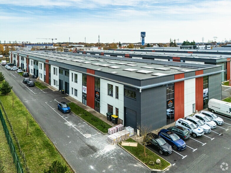 Light Industrial in Lieusaint to rent - Aerial - Image 2 of 7